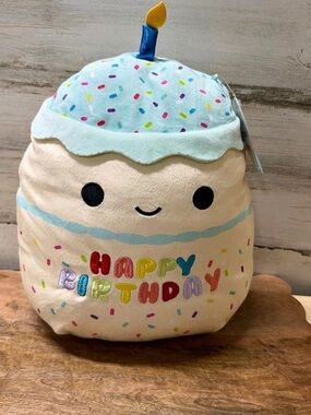 Squishmallows Kiks Birthday Cake Plush NWT